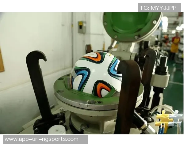 揭秘足球缝制全过程视频带你走进足球的制作艺术与工艺之美